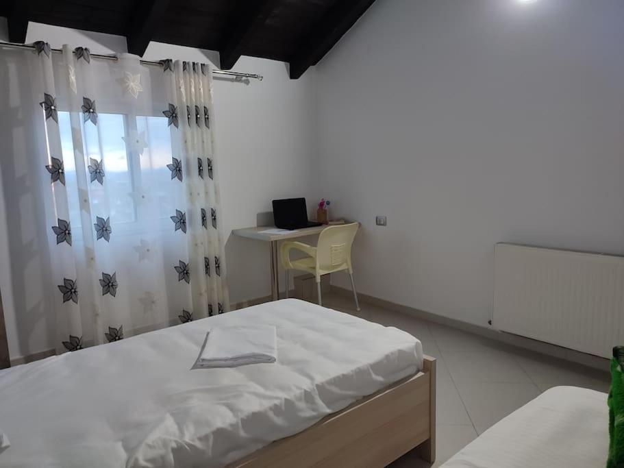 Guest House Ilir Berat Buitenkant foto