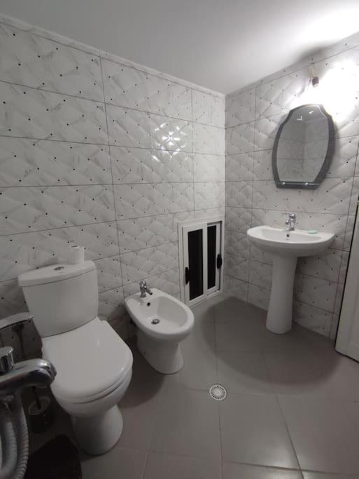 Guest House Ilir Berat Buitenkant foto
