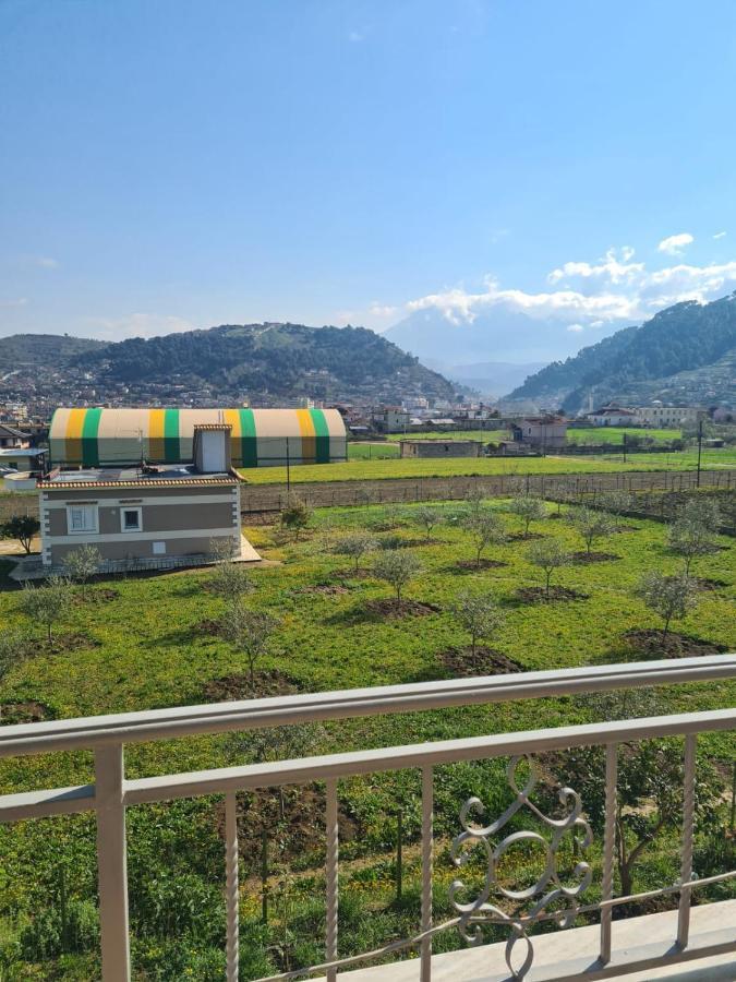 Guest House Ilir Berat Buitenkant foto