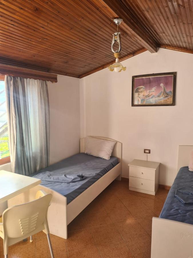 Guest House Ilir Berat Buitenkant foto