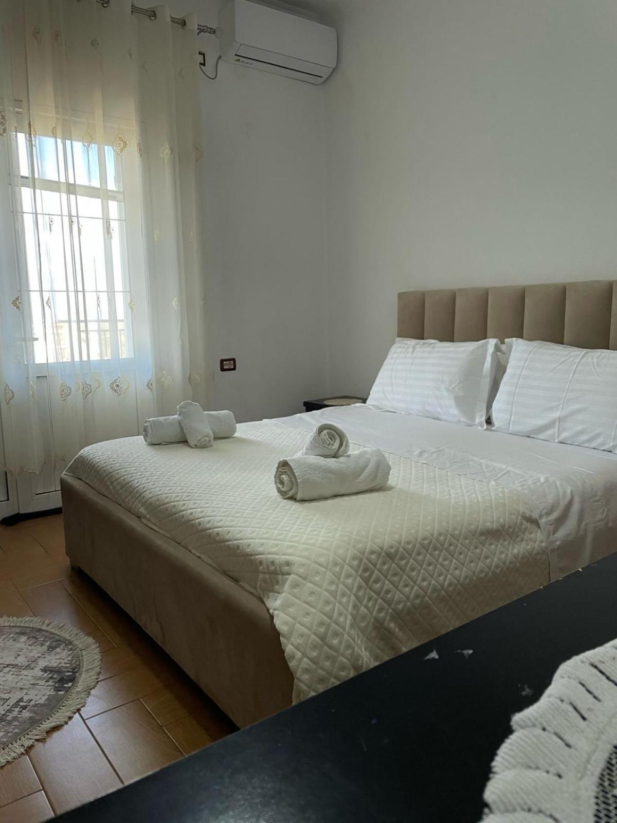 Guest House Ilir Berat Buitenkant foto