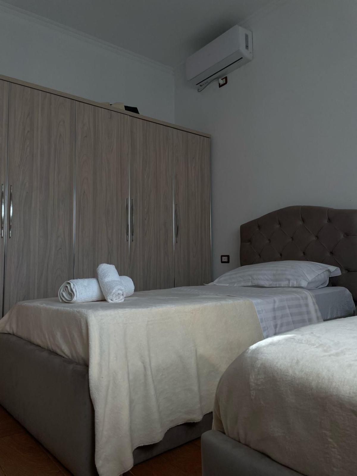 Guest House Ilir Berat Buitenkant foto