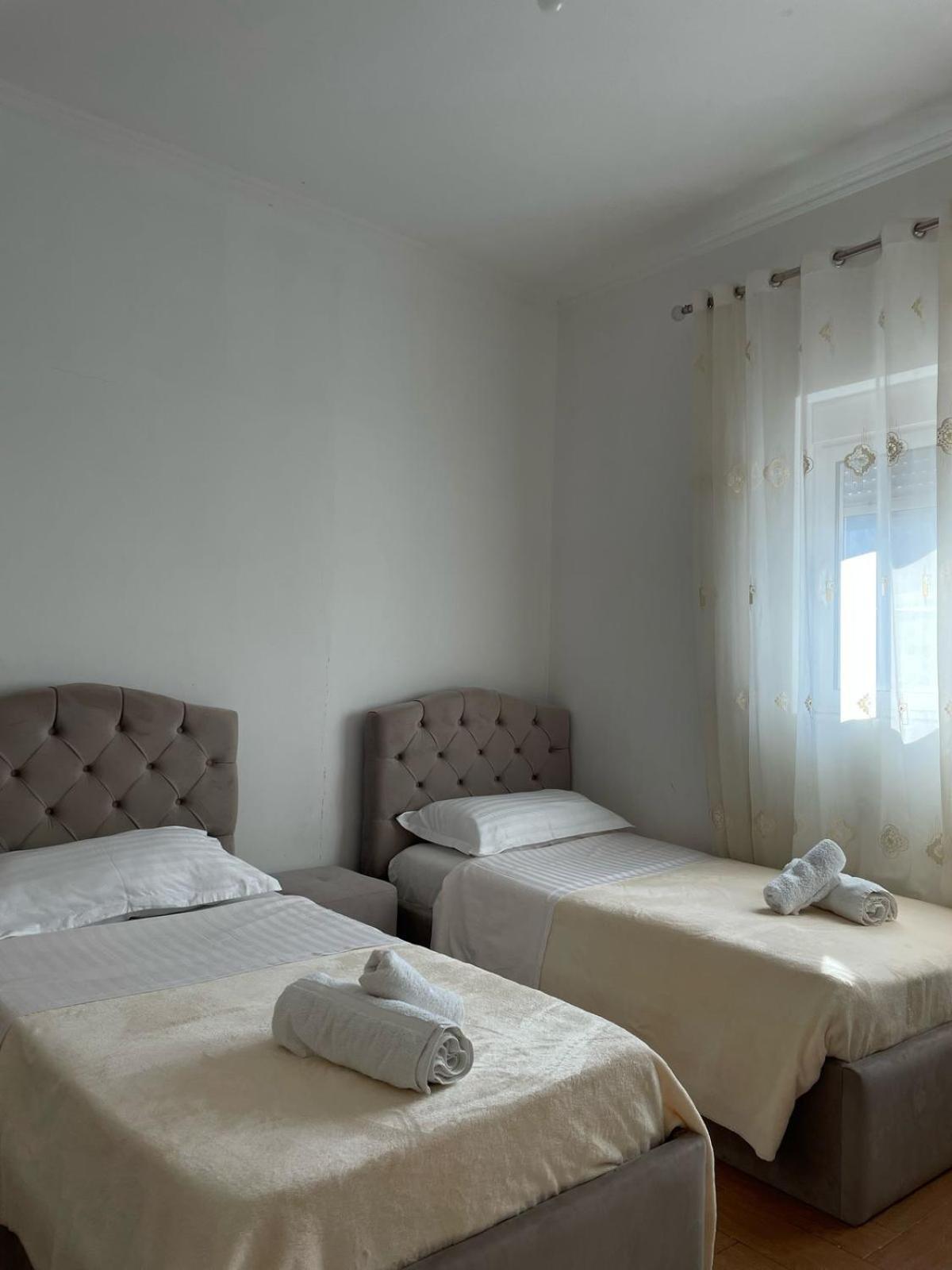 Guest House Ilir Berat Buitenkant foto