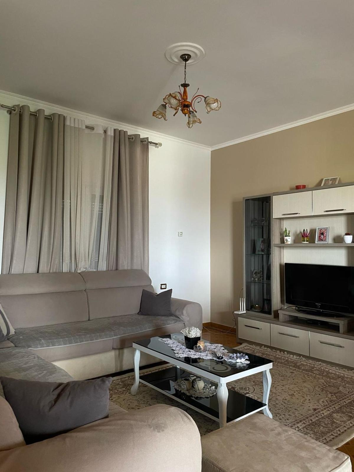 Guest House Ilir Berat Buitenkant foto