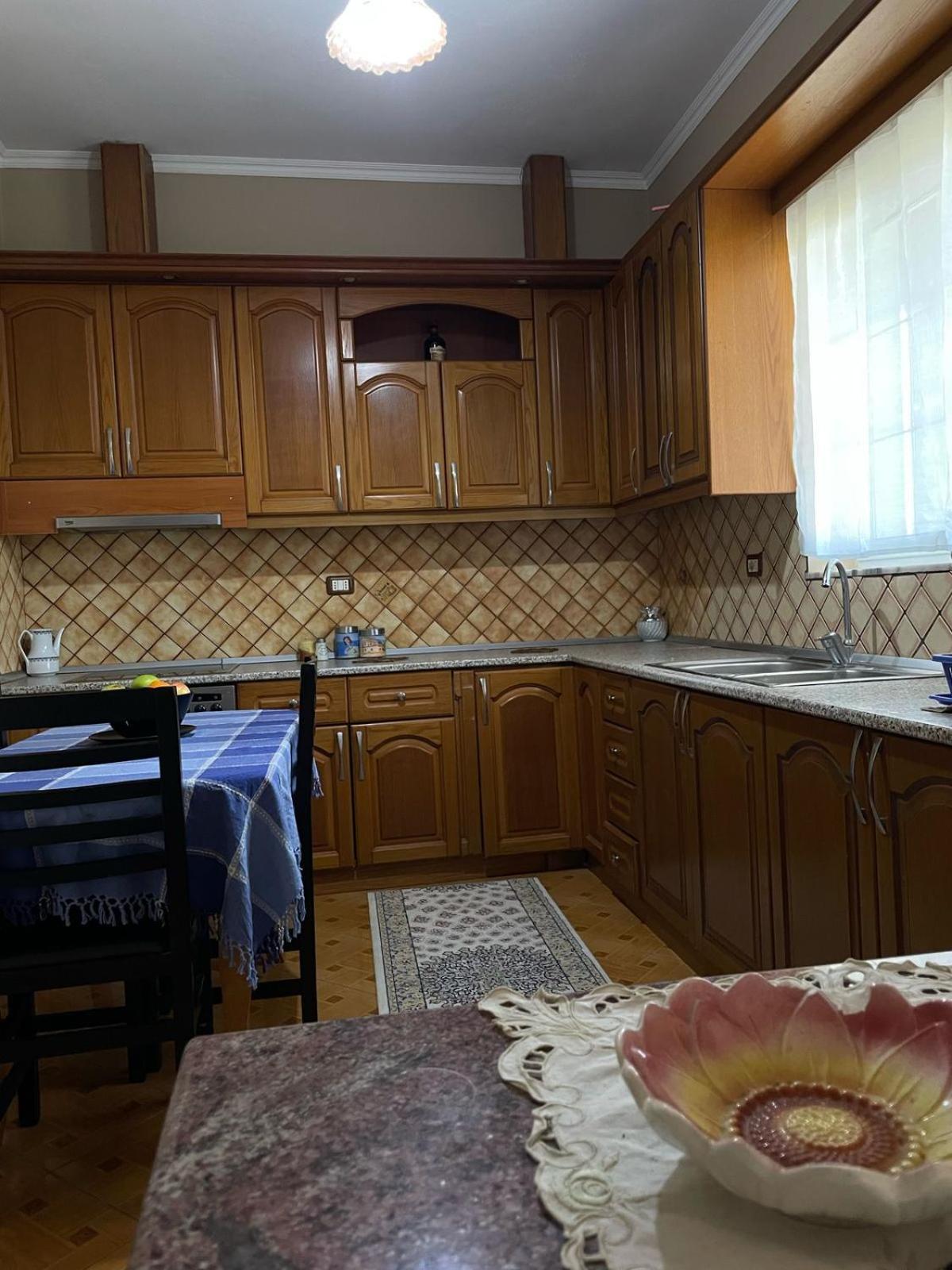 Guest House Ilir Berat Buitenkant foto