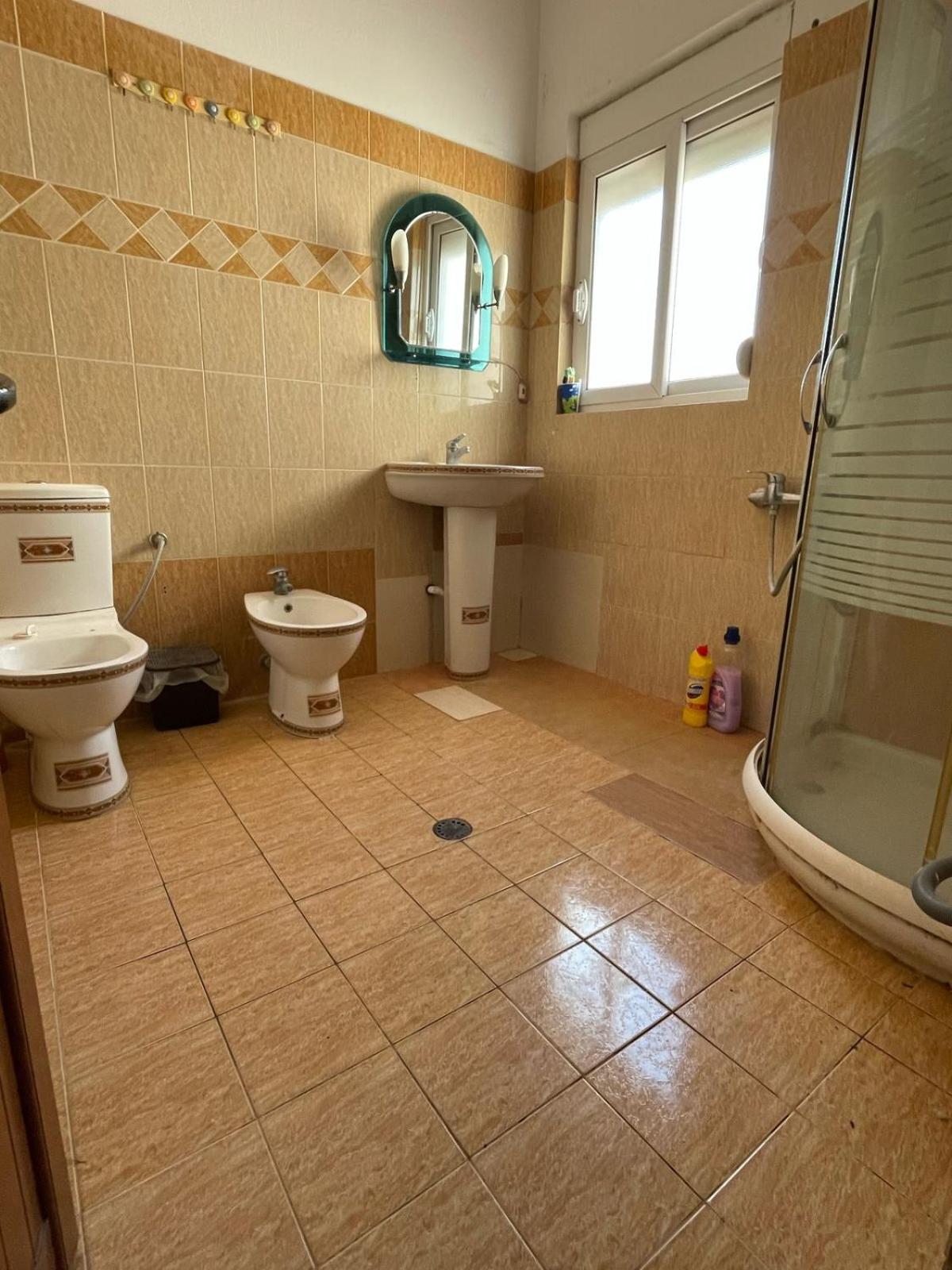 Guest House Ilir Berat Buitenkant foto
