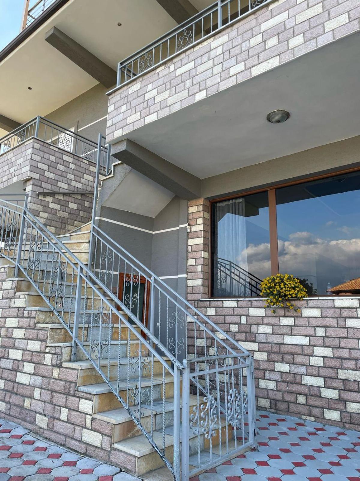 Guest House Ilir Berat Buitenkant foto