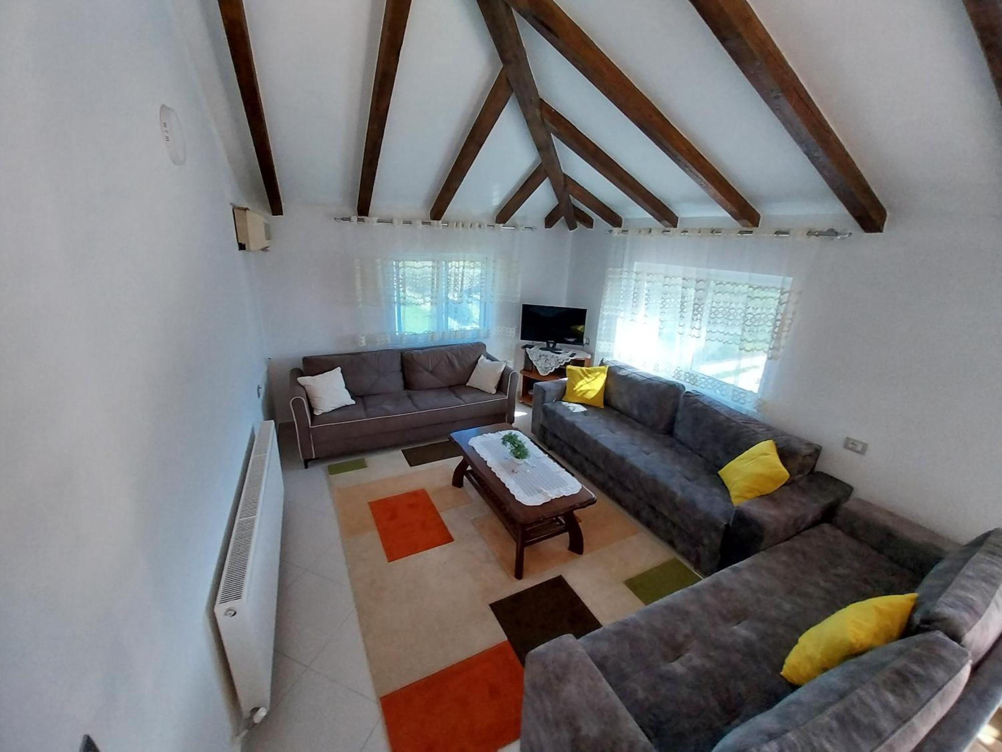 Guest House Ilir Berat Buitenkant foto